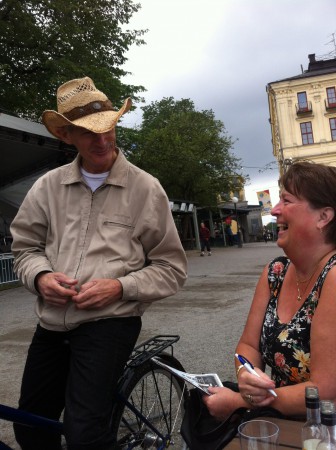 Doug Seegers cyklade förbi.